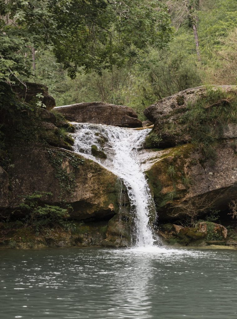 linda-paisagem-de-cachoeira